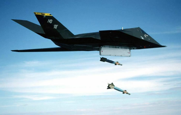 F-117AdroppinglaserguidedBombs